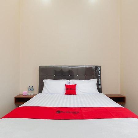 Reddoorz Syariah Near Lemahabang Station Hotel Cikarang Ngoại thất bức ảnh