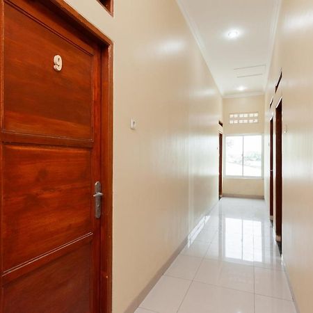 Reddoorz Syariah Near Lemahabang Station Hotel Cikarang Ngoại thất bức ảnh