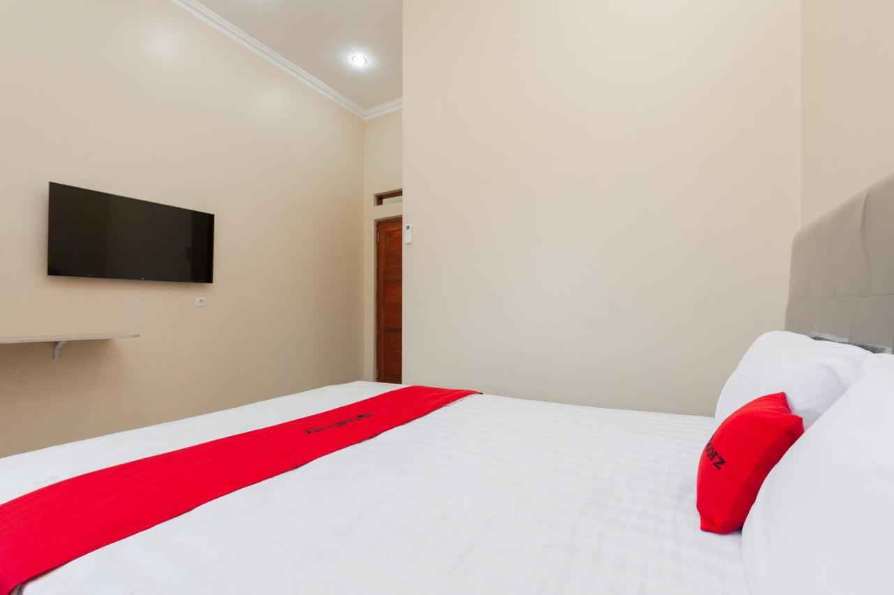 Reddoorz Syariah Near Lemahabang Station Hotel Cikarang Ngoại thất bức ảnh