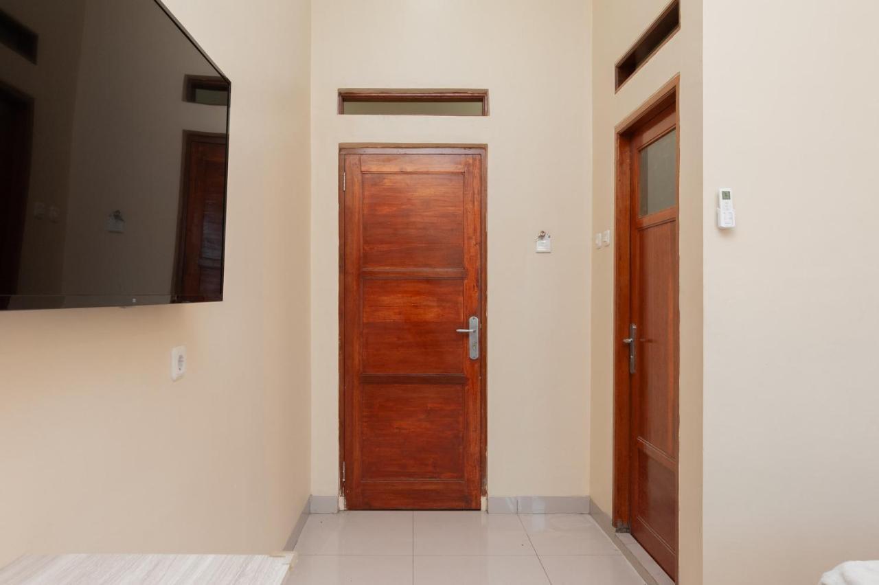 Reddoorz Syariah Near Lemahabang Station Hotel Cikarang Ngoại thất bức ảnh