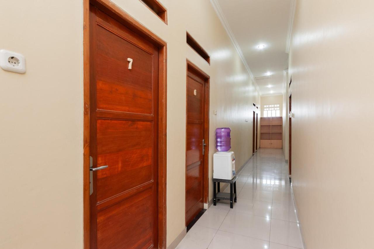 Reddoorz Syariah Near Lemahabang Station Hotel Cikarang Ngoại thất bức ảnh