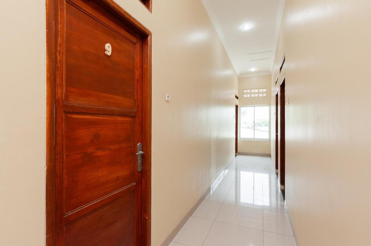 Reddoorz Syariah Near Lemahabang Station Hotel Cikarang Ngoại thất bức ảnh