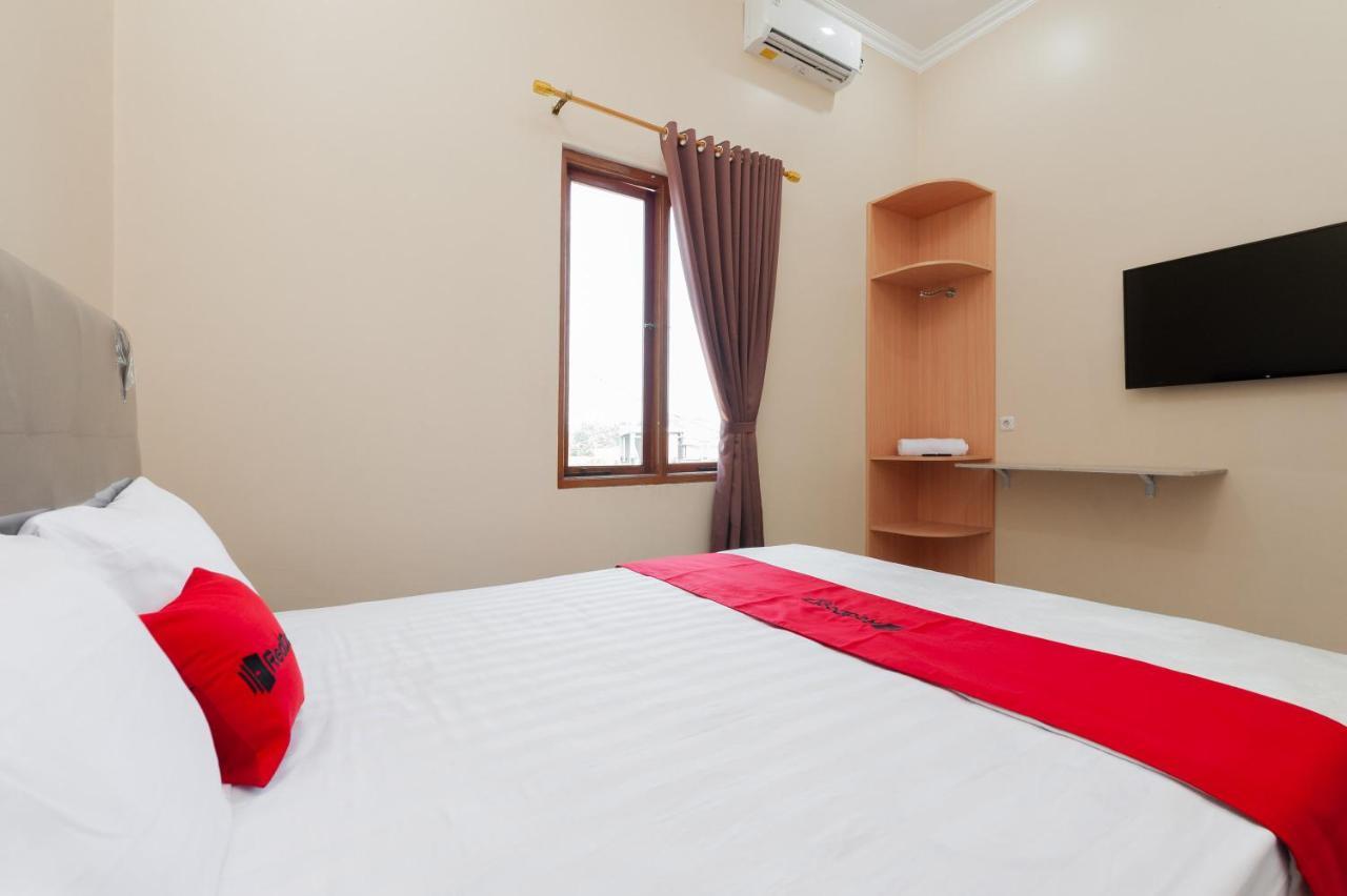 Reddoorz Syariah Near Lemahabang Station Hotel Cikarang Ngoại thất bức ảnh