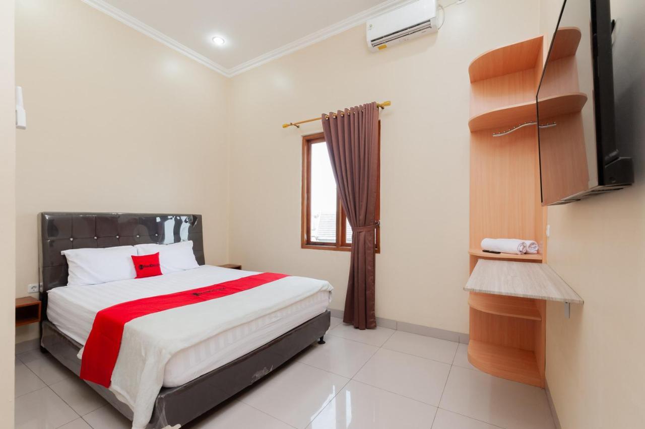 Reddoorz Syariah Near Lemahabang Station Hotel Cikarang Ngoại thất bức ảnh